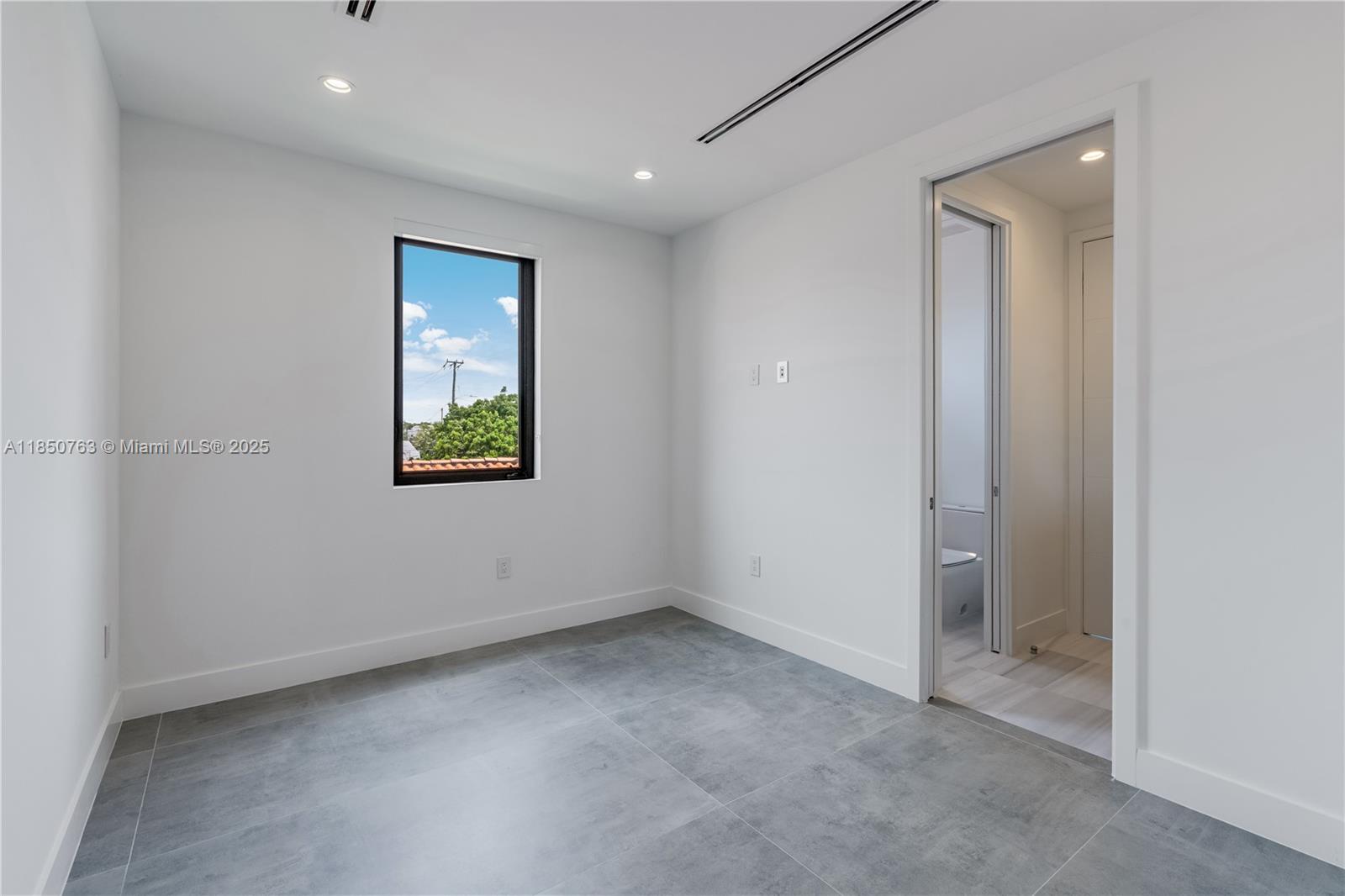 2840 SW 32nd Ct # 2840