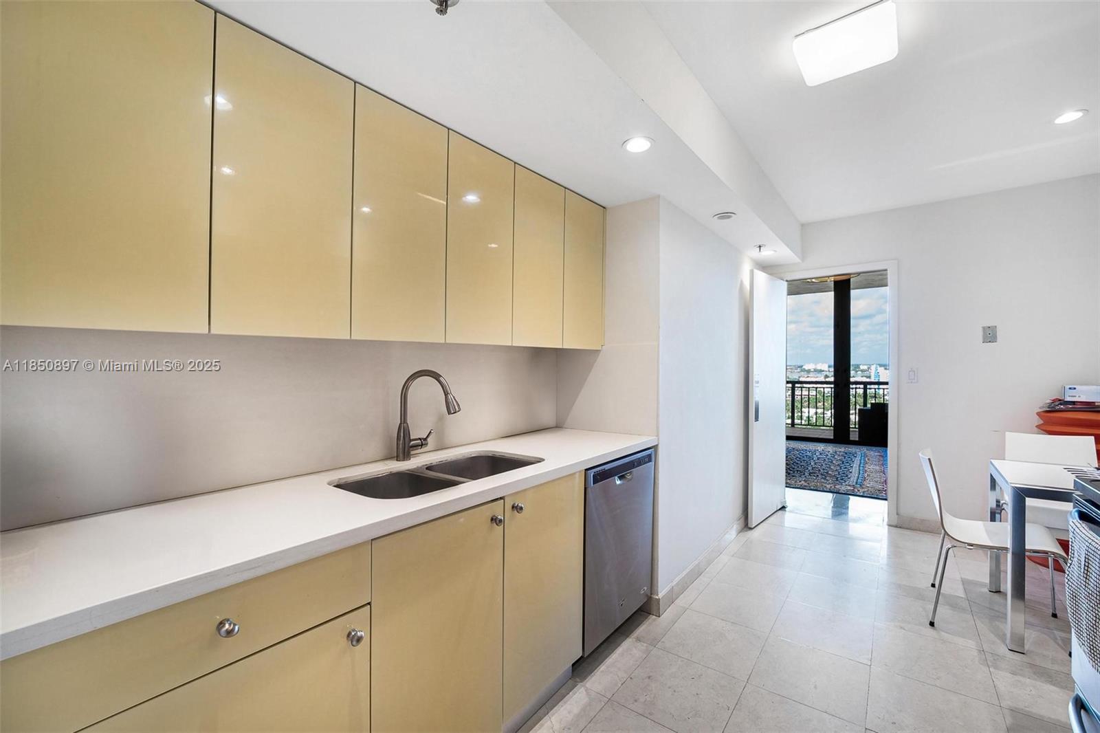 10175 Collins Ave Unit: PH8