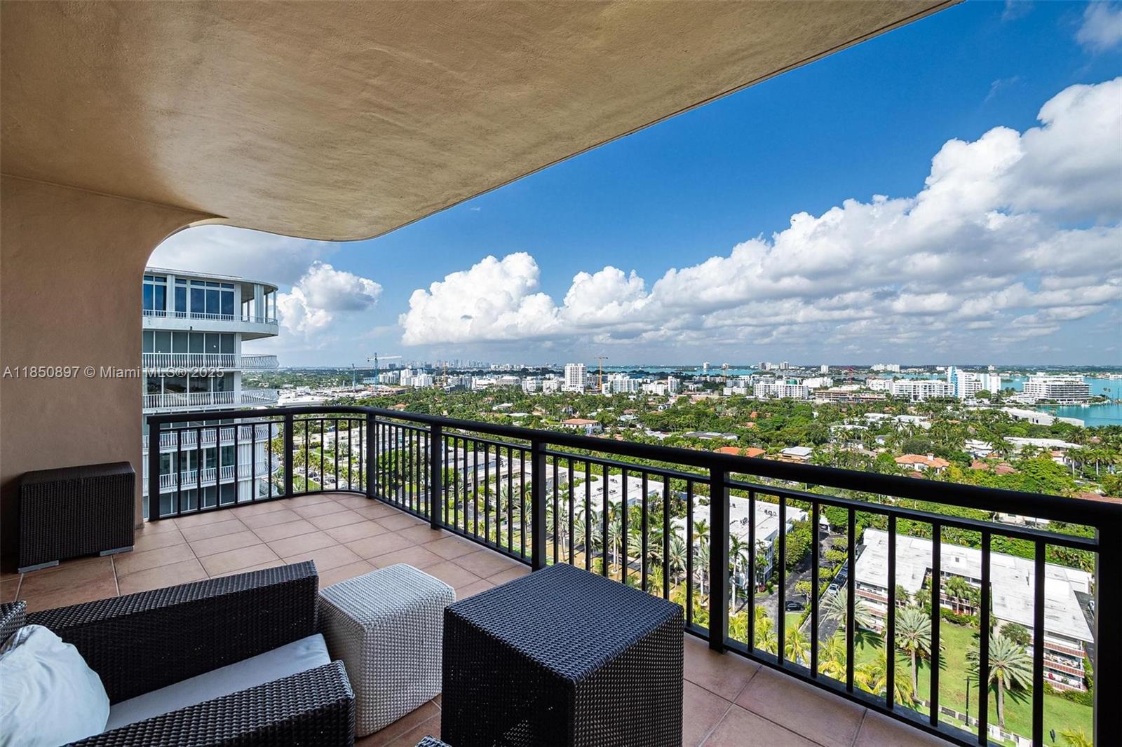 10175 Collins Ave Unit: PH8