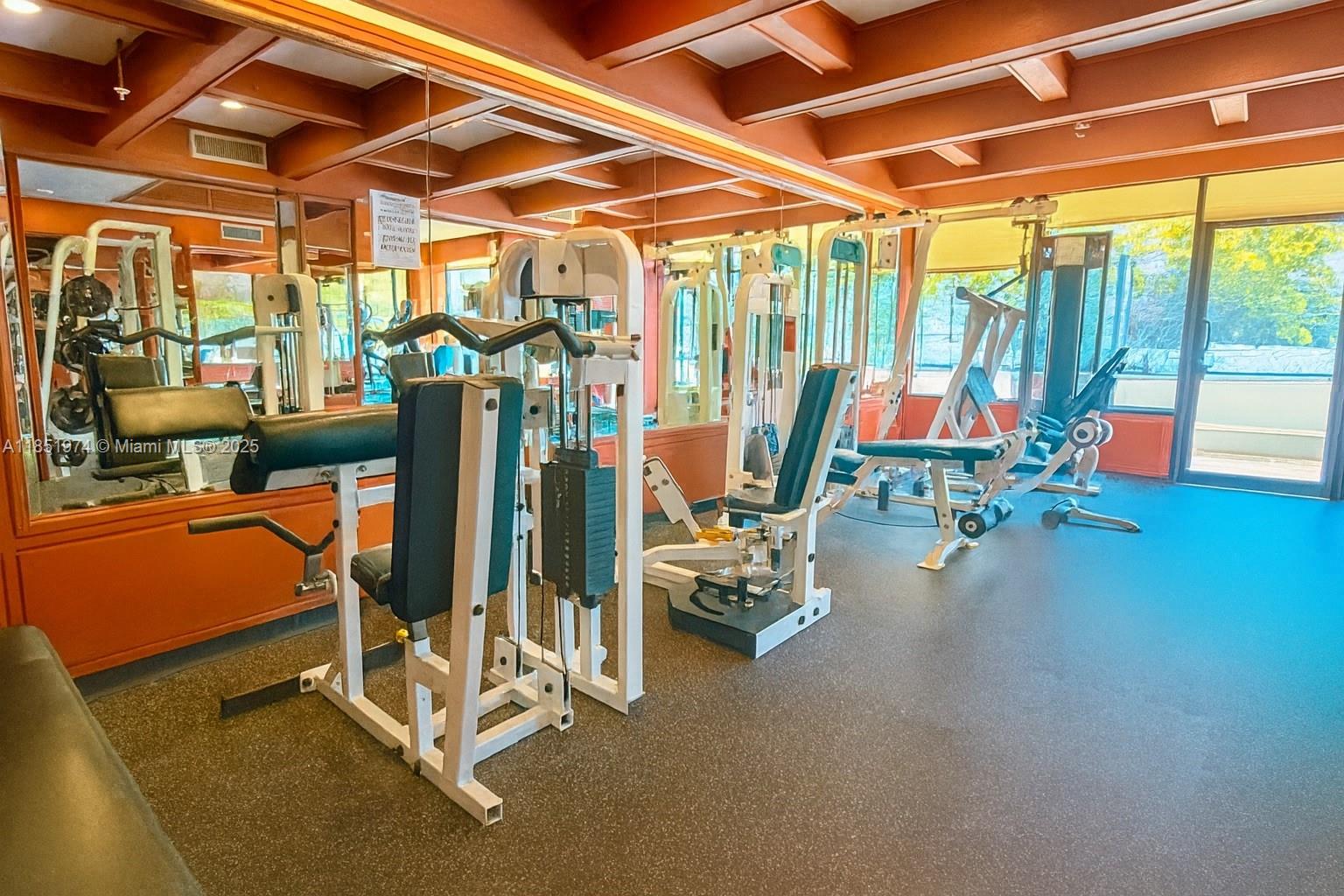 600 NE 36th St # 1516