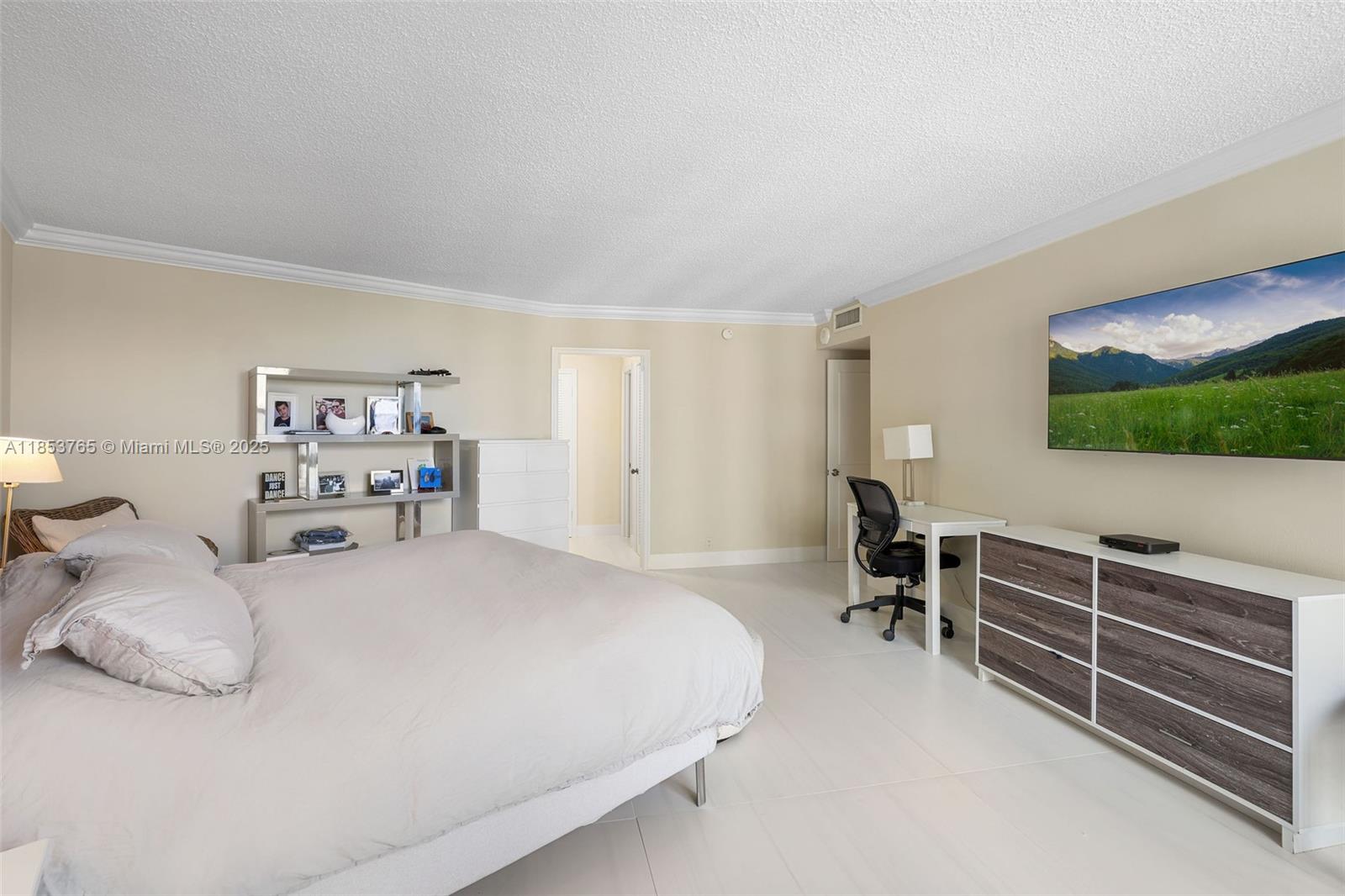 1121 Crandon Blvd # E802