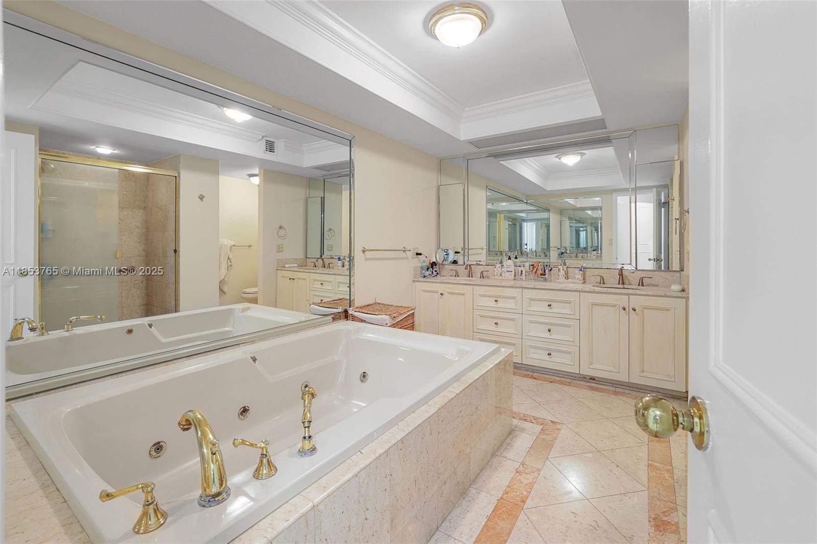 1121 Crandon Blvd # E802