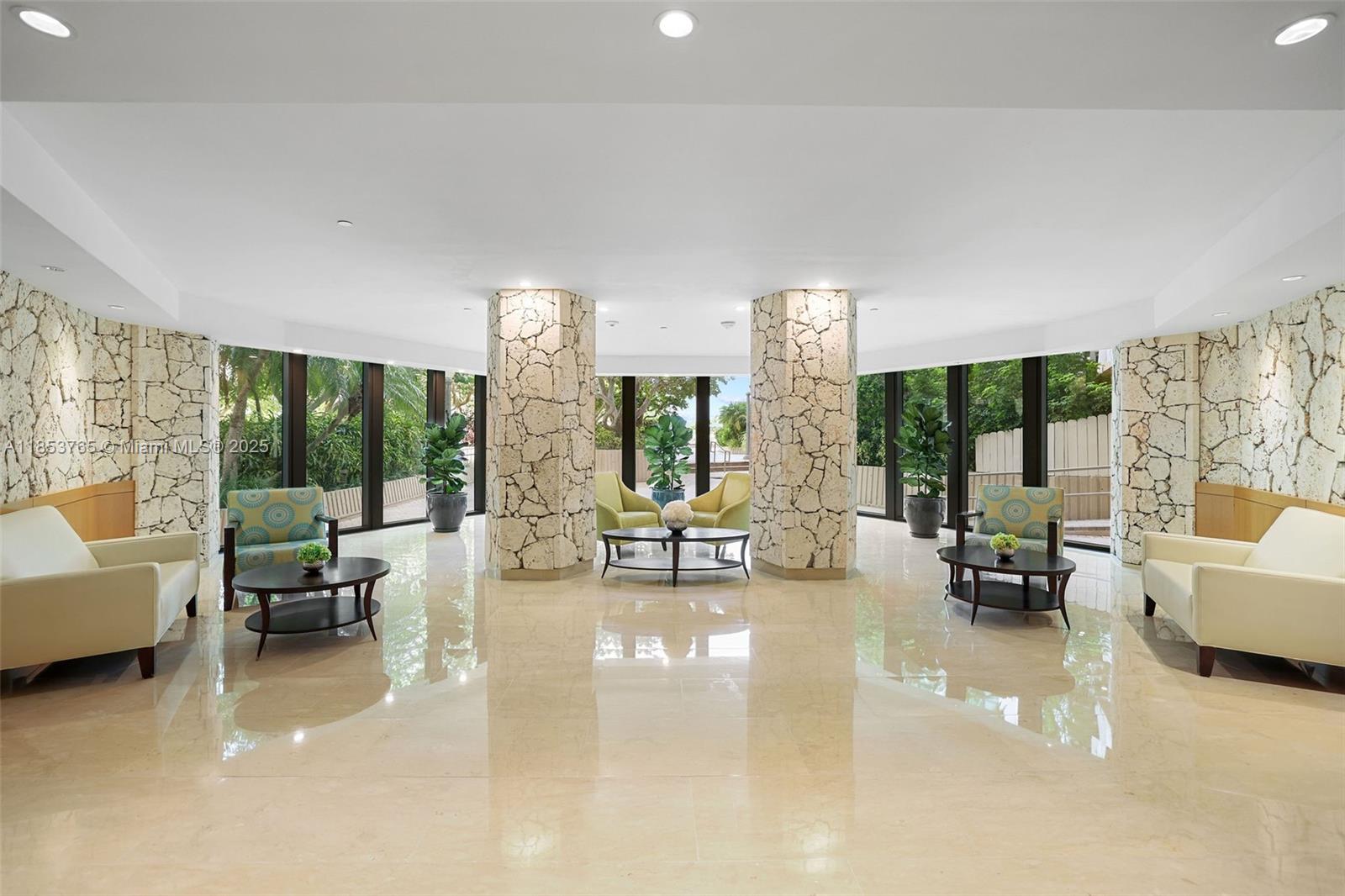 1121 Crandon Blvd # E802