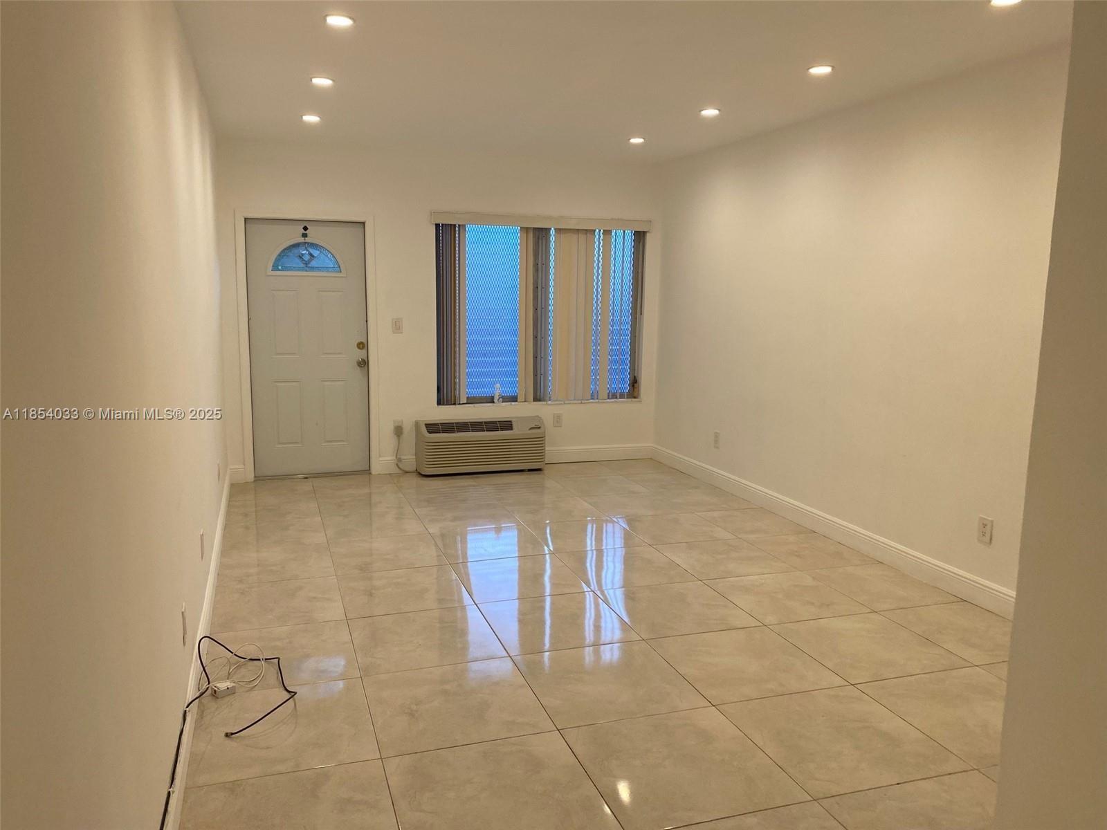 7725 Carlyle Ave # 4