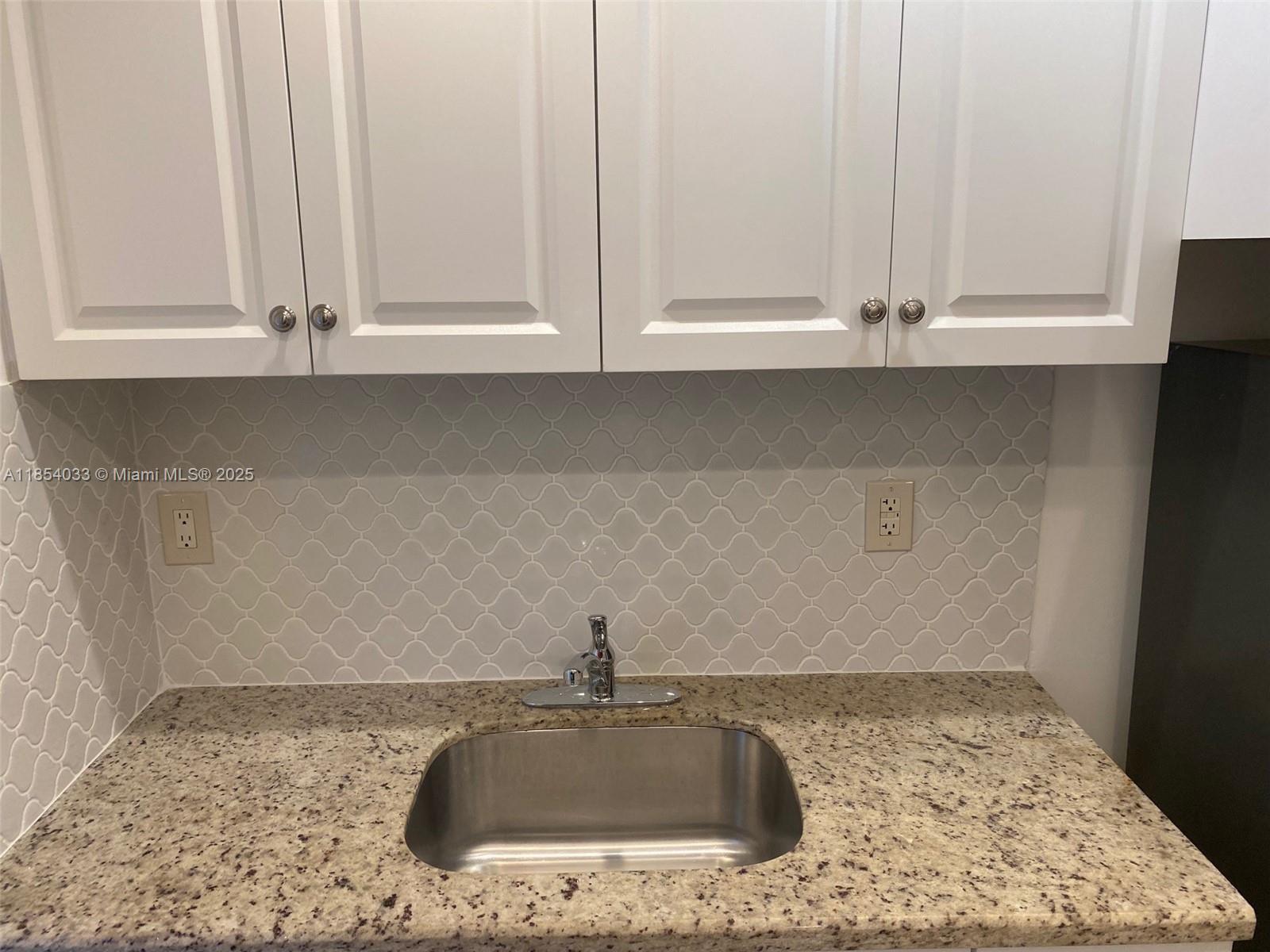 7725 Carlyle Ave # 4