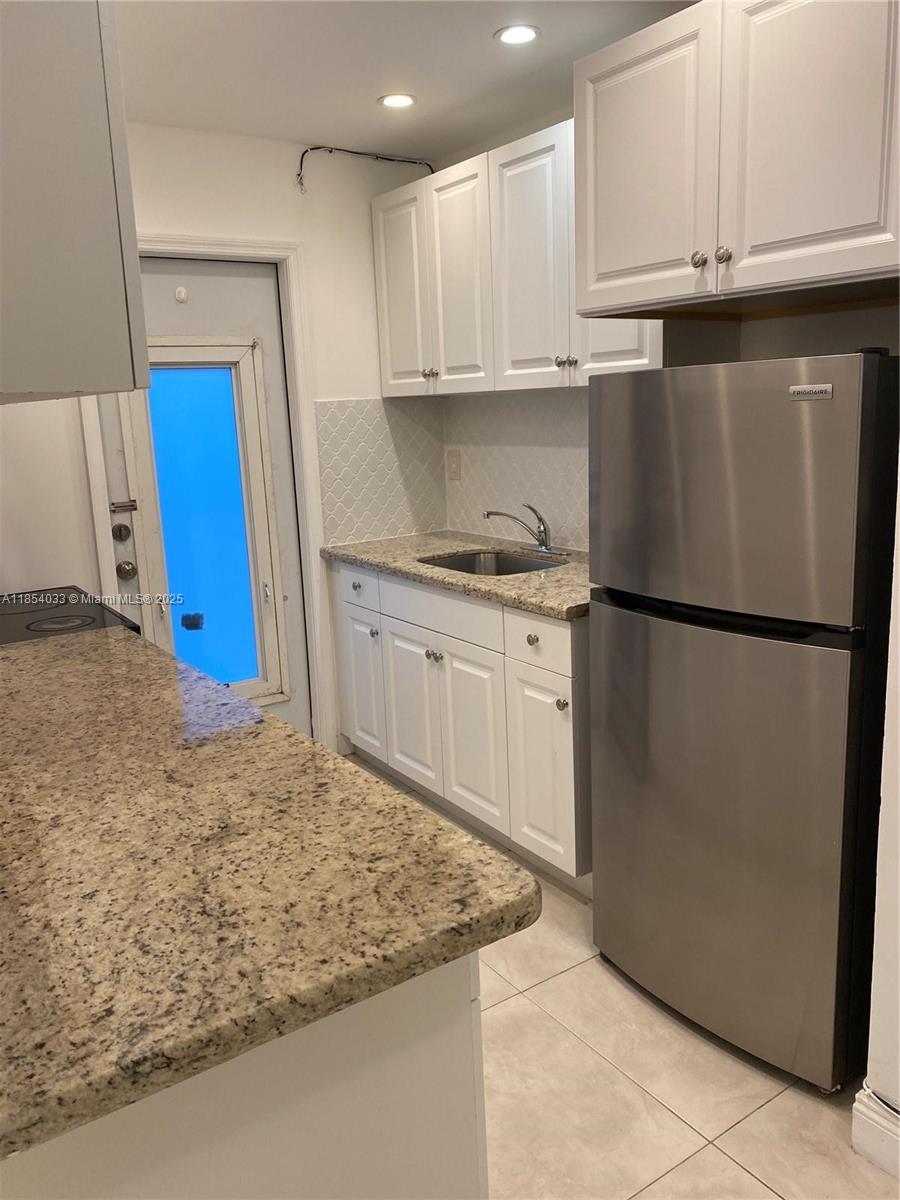 7725 Carlyle Ave # 4