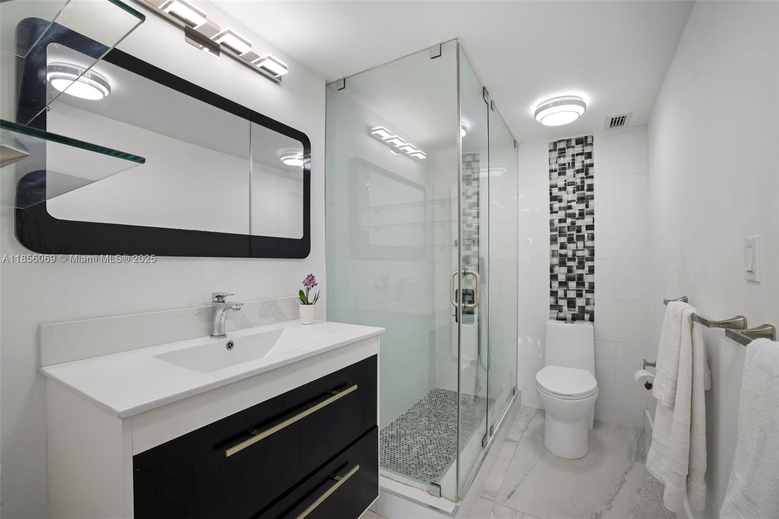 1450 Lincoln Rd # 403