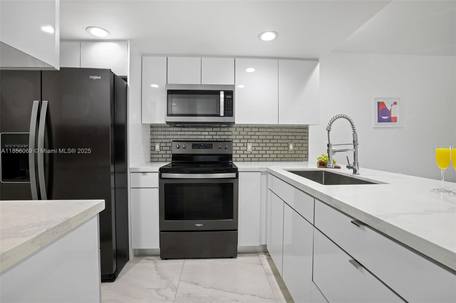 1450 Lincoln Rd # 403