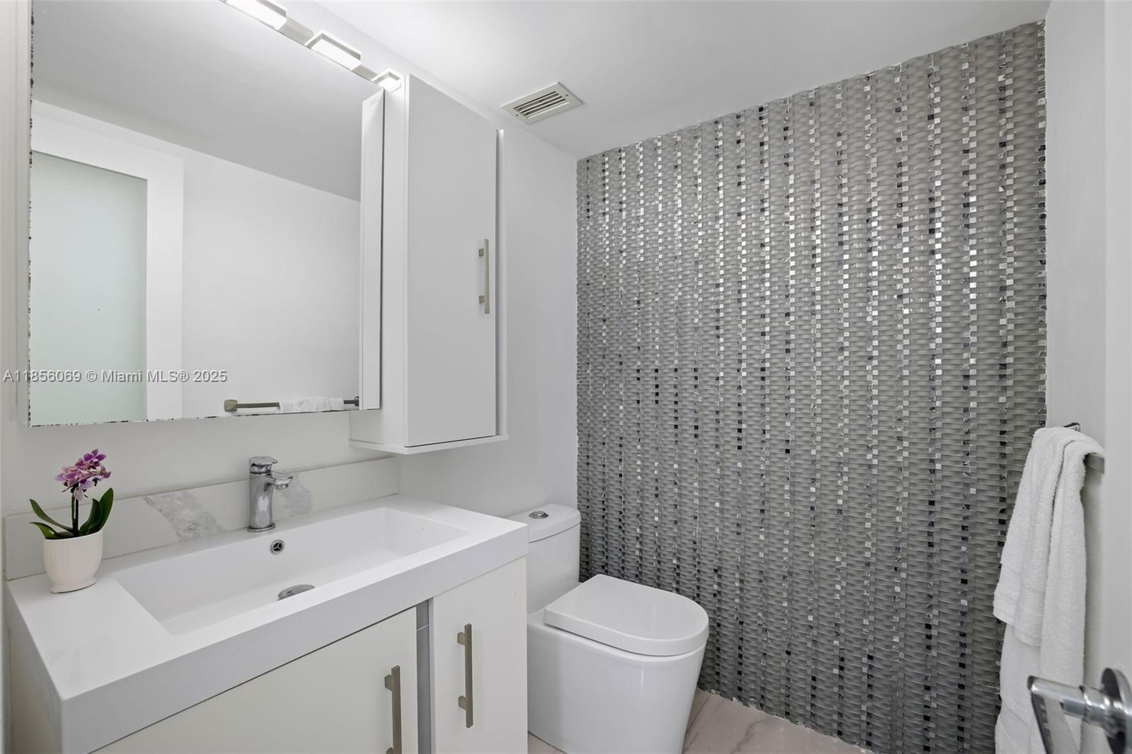 1450 Lincoln Rd # 403