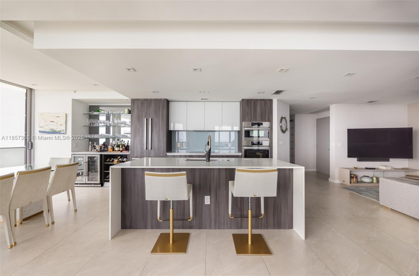 488 NE 18th St # 1912