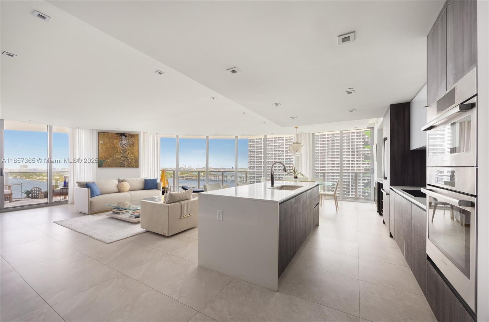 488 NE 18th St # 1912