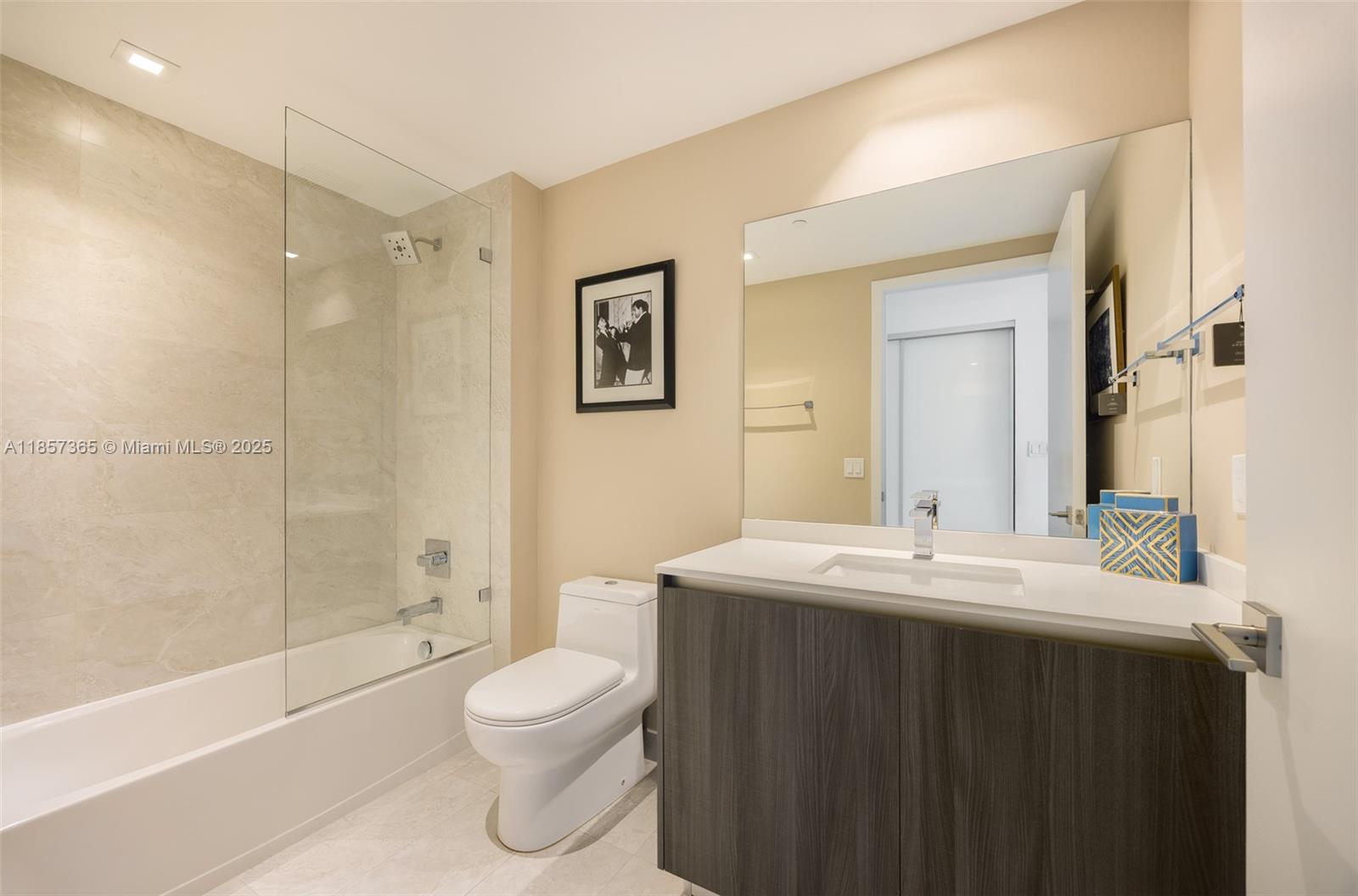 488 NE 18th St # 1912