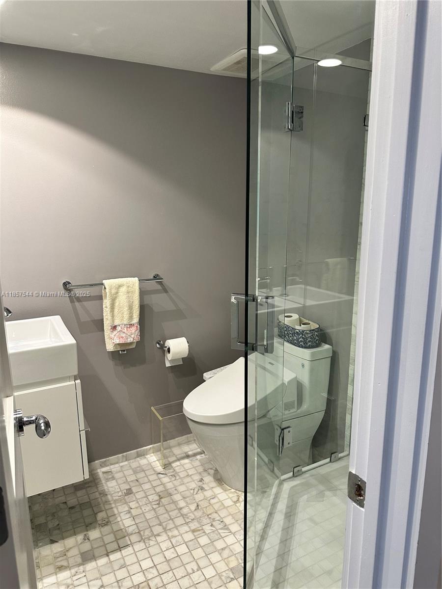 2 Grove Isle Dr # B1501