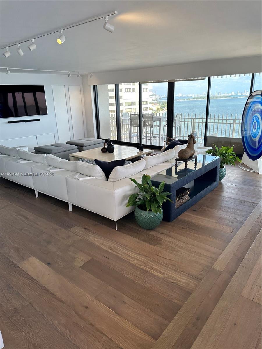 2 Grove Isle Dr # B1501