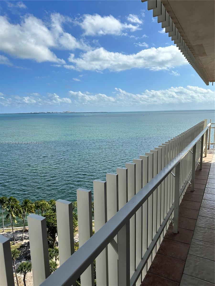 2 Grove Isle Dr # B1501