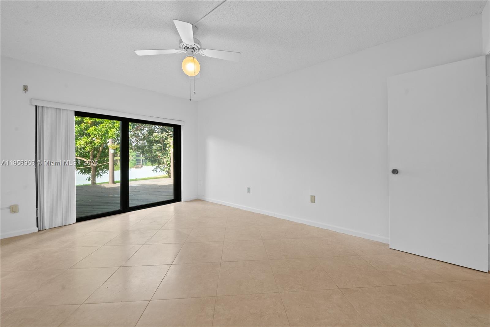 594 NE 199th Ter # 4Y