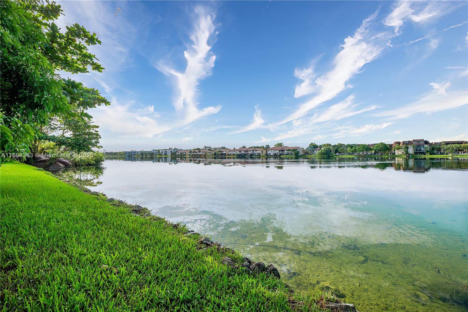 594 NE 199th Ter # 4Y