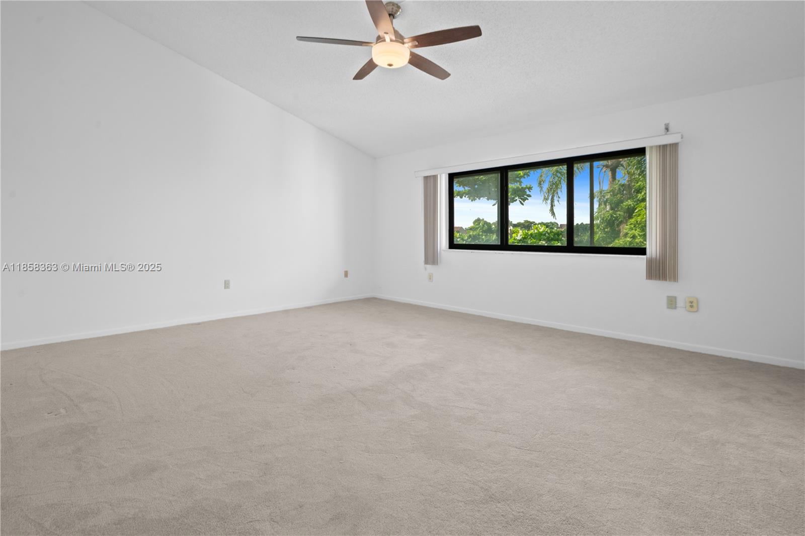 594 NE 199th Ter # 4Y