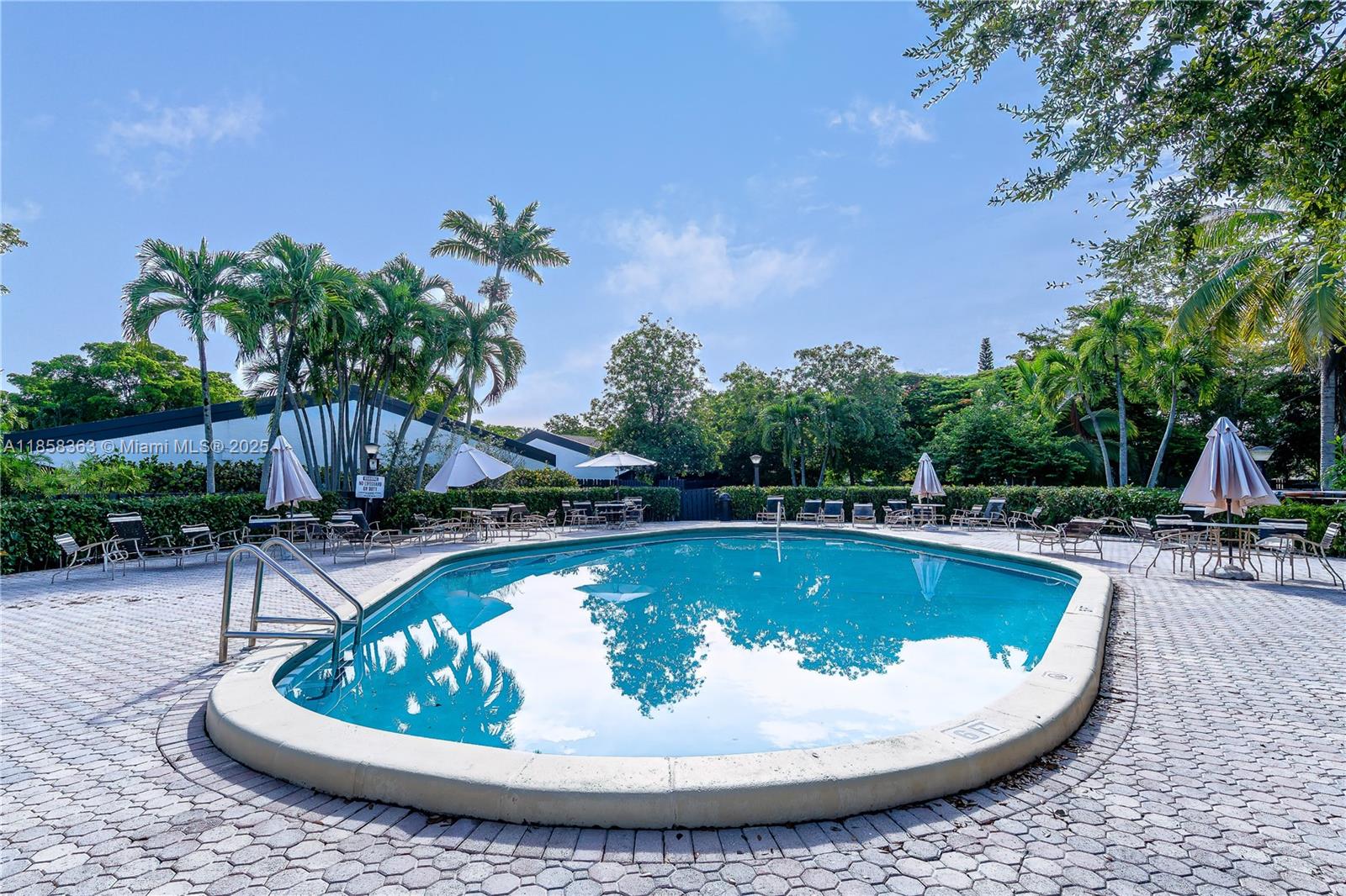 594 NE 199th Ter # 4Y