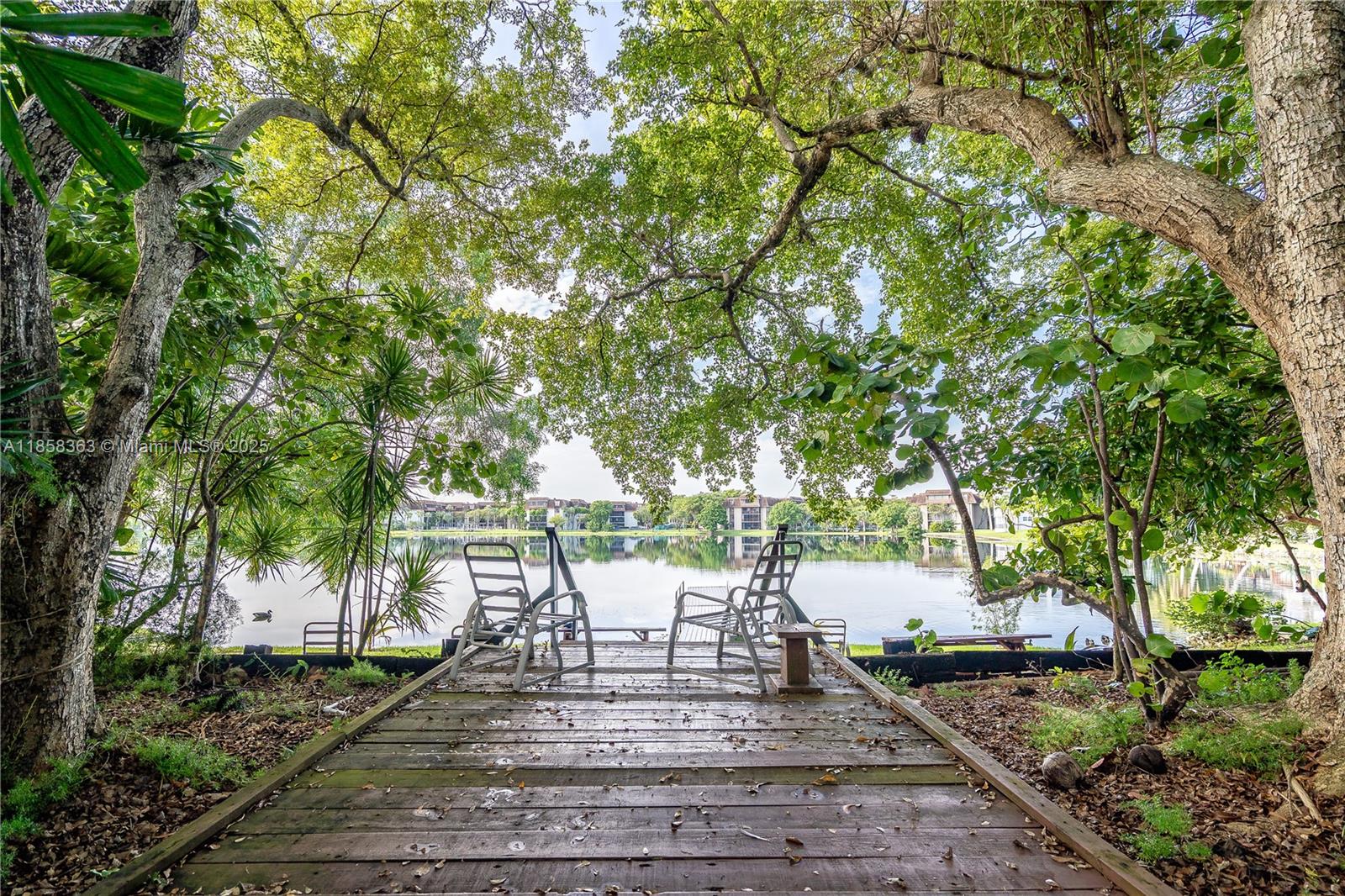 594 NE 199th Ter # 4Y