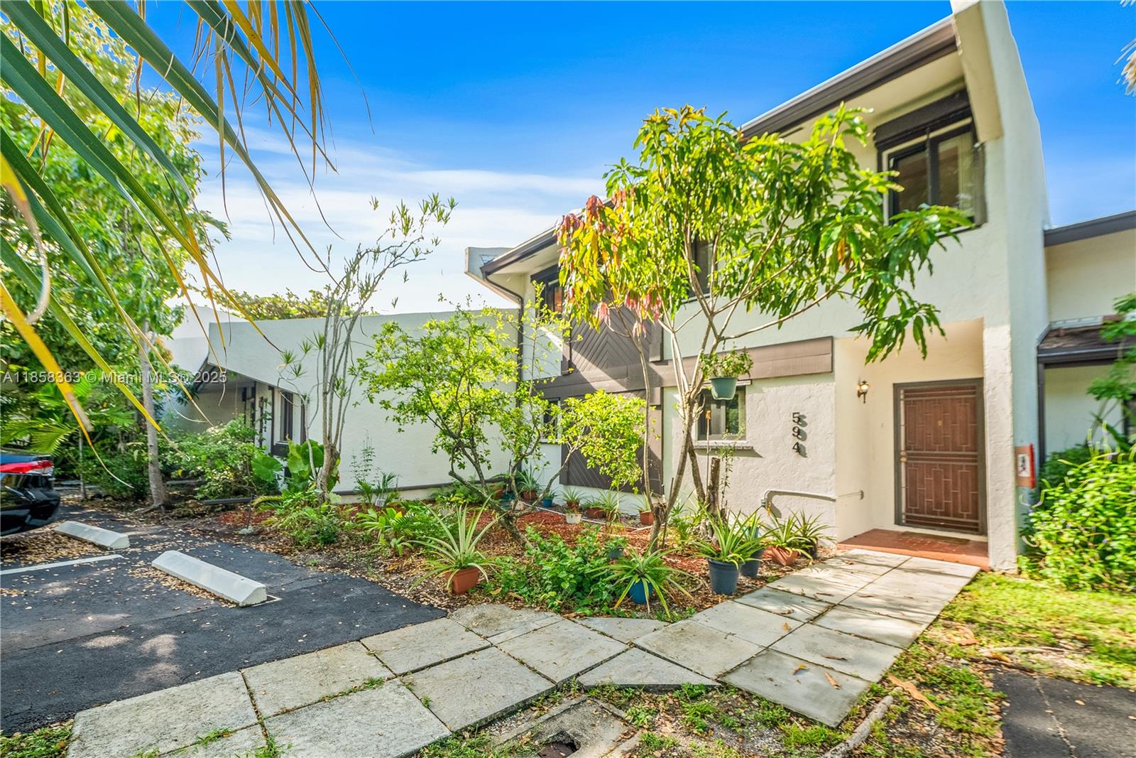 594 NE 199th Ter # 4Y