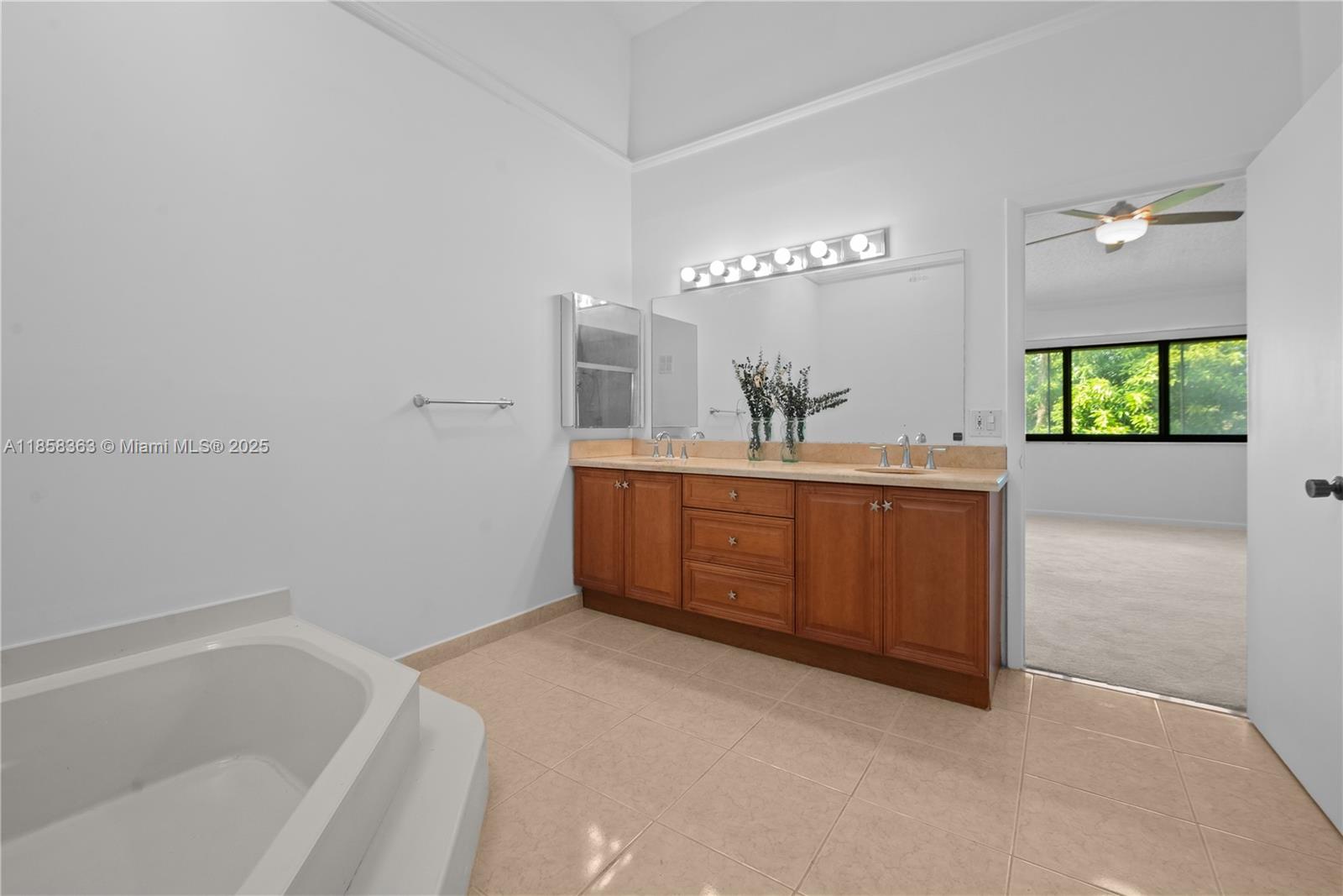 594 NE 199th Ter # 4Y