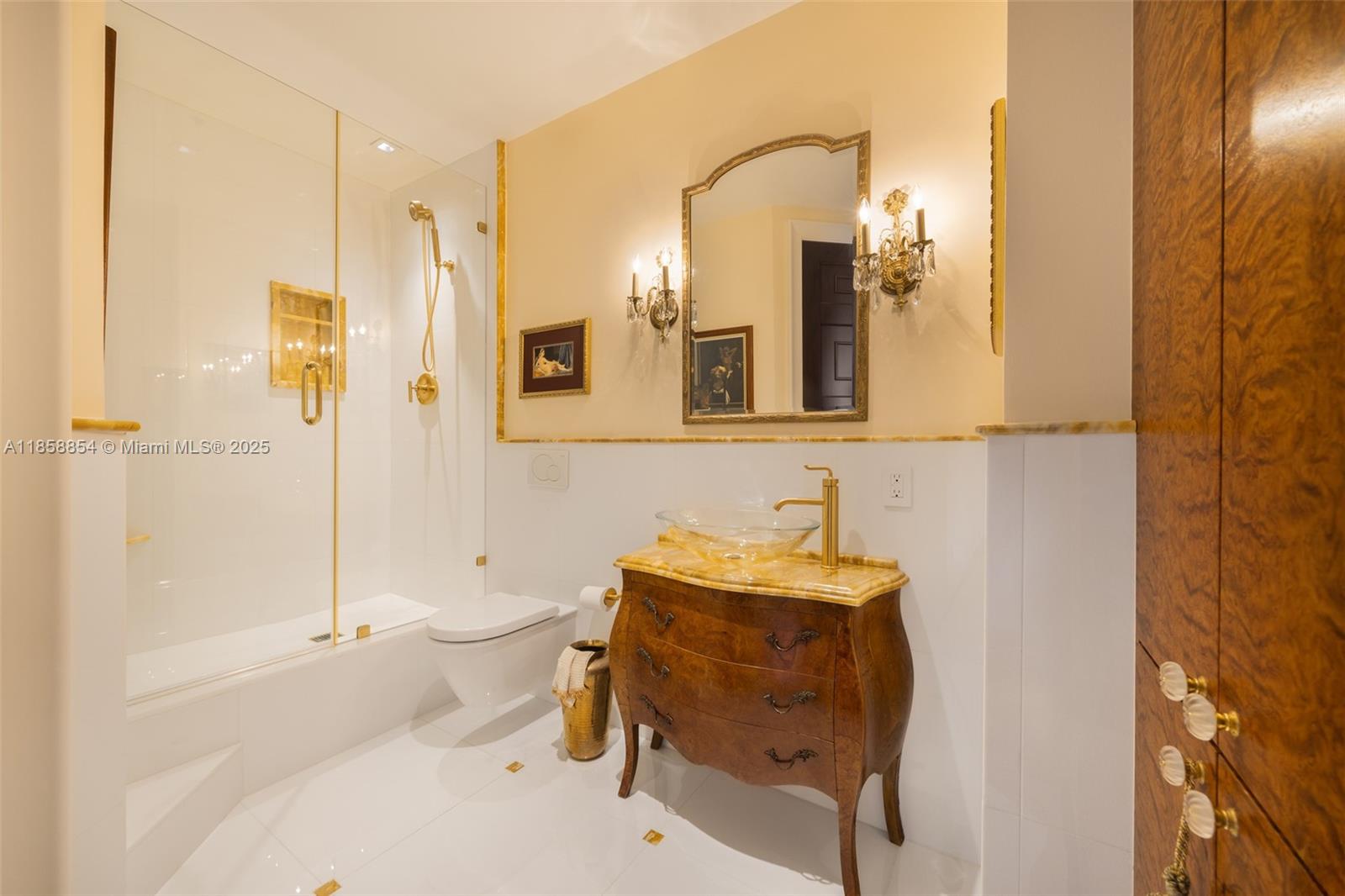 1581 Brickell Ave # T104