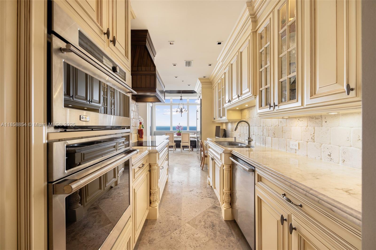 1581 Brickell Ave # T104