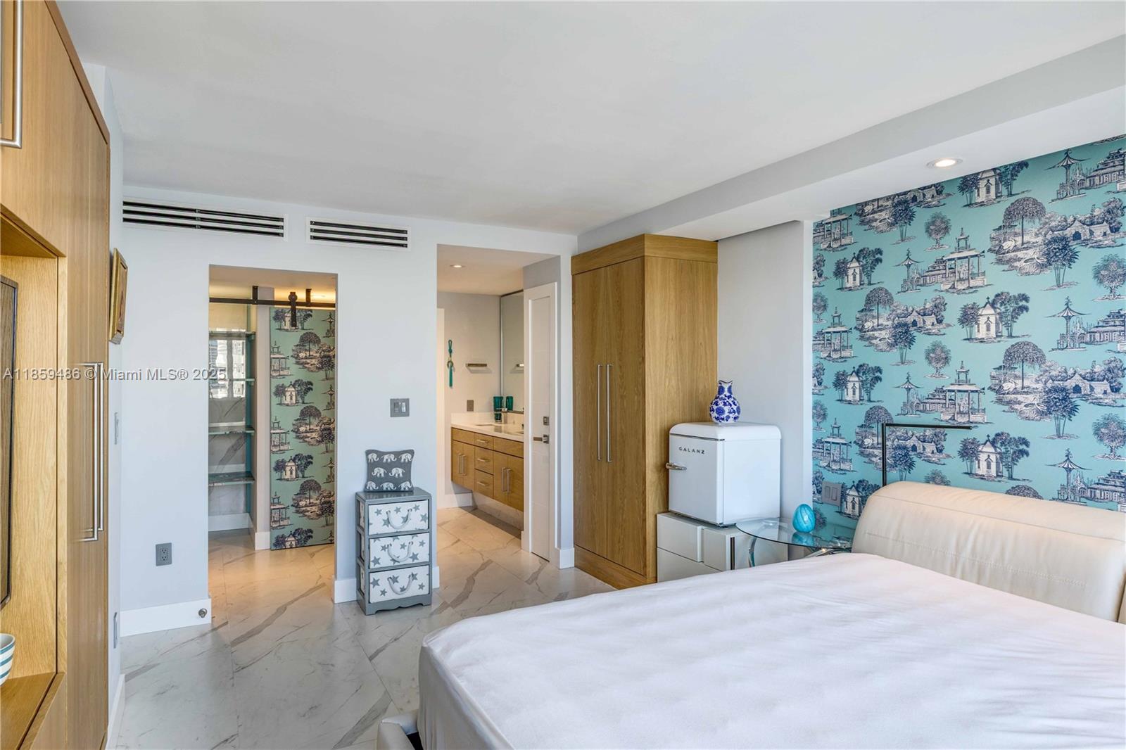 1345 Lincoln Rd # 1004