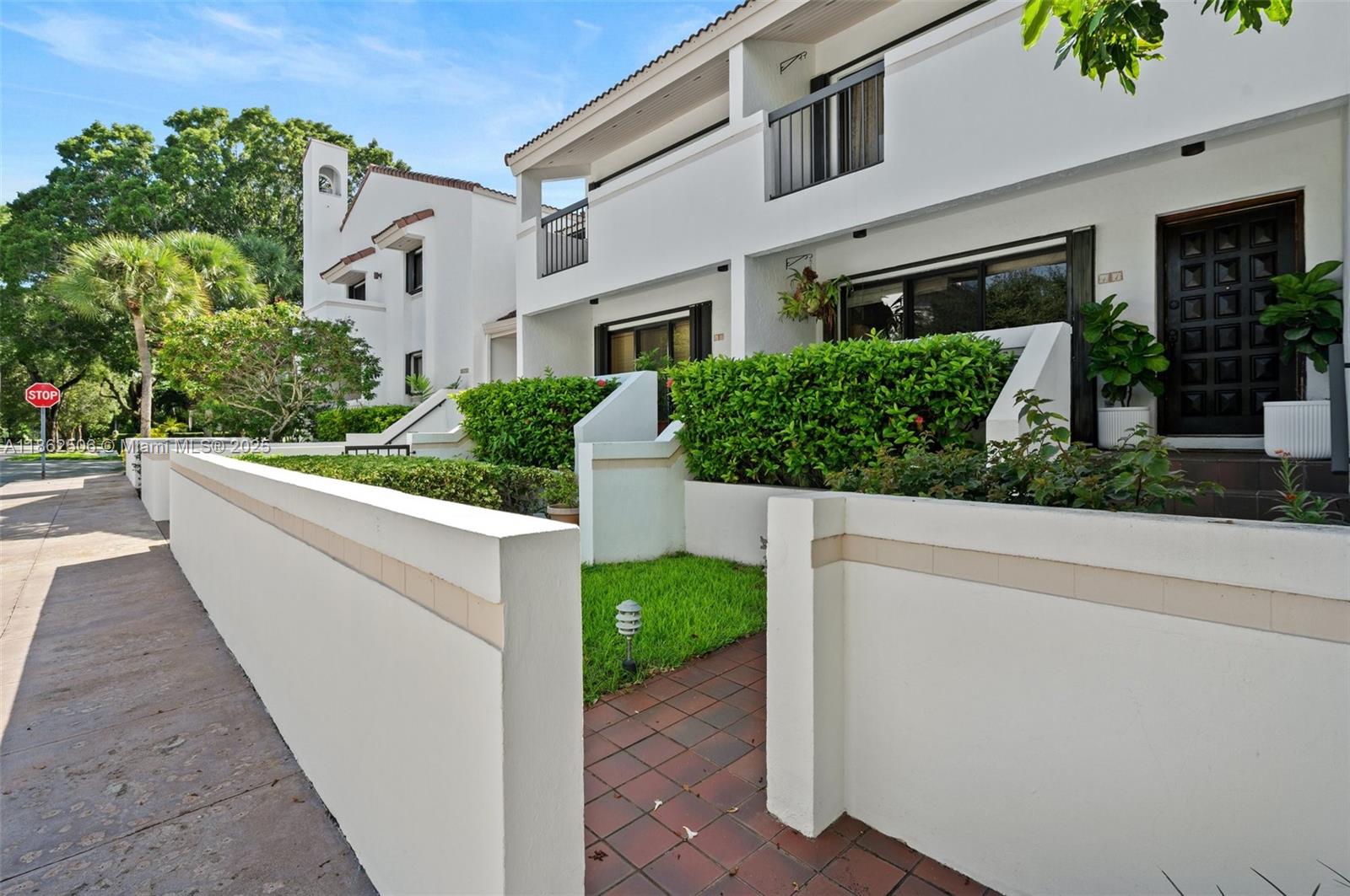 2600 Cardena St # 11