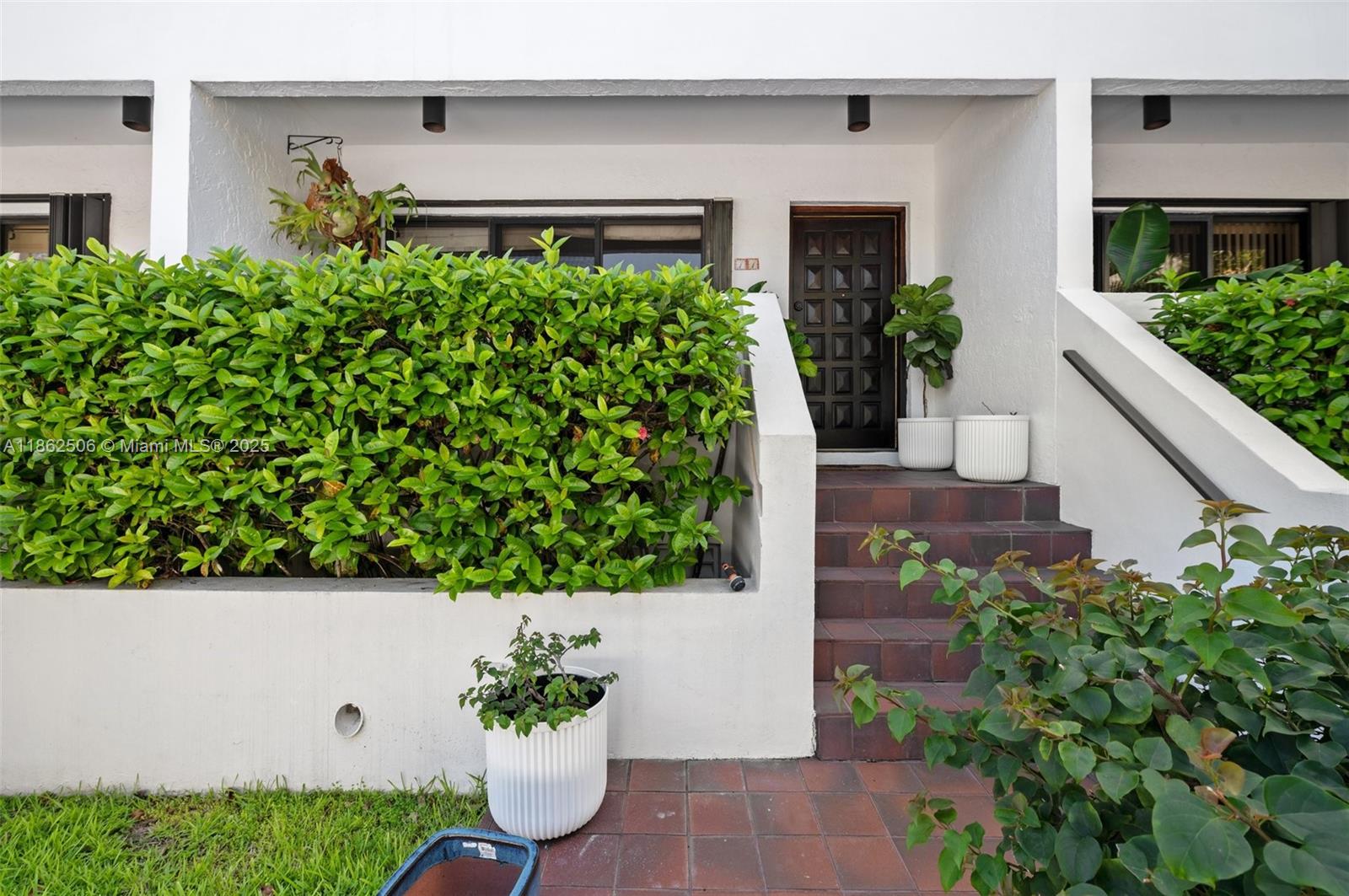 2600 Cardena St # 11