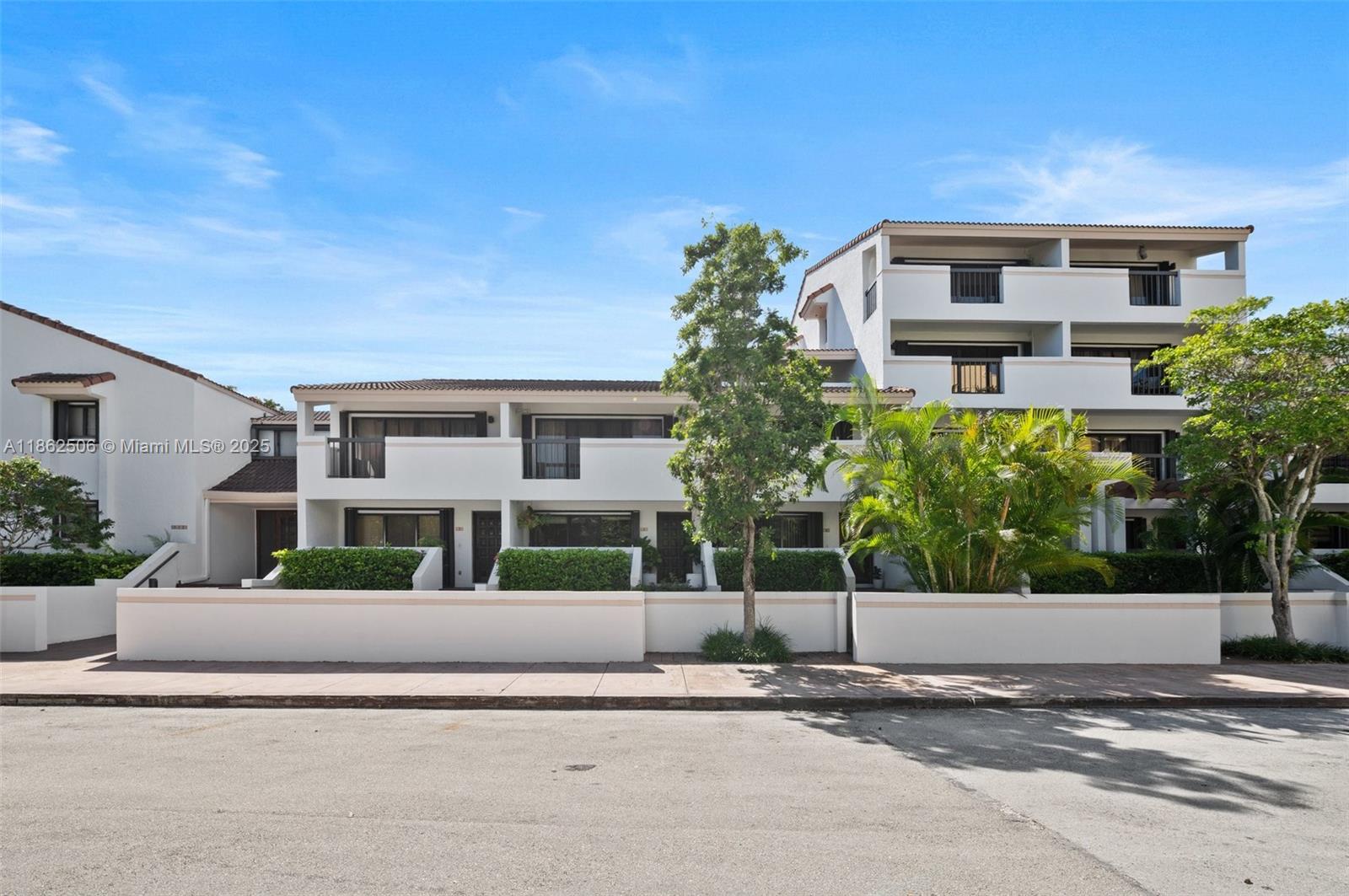 2600 Cardena St # 11