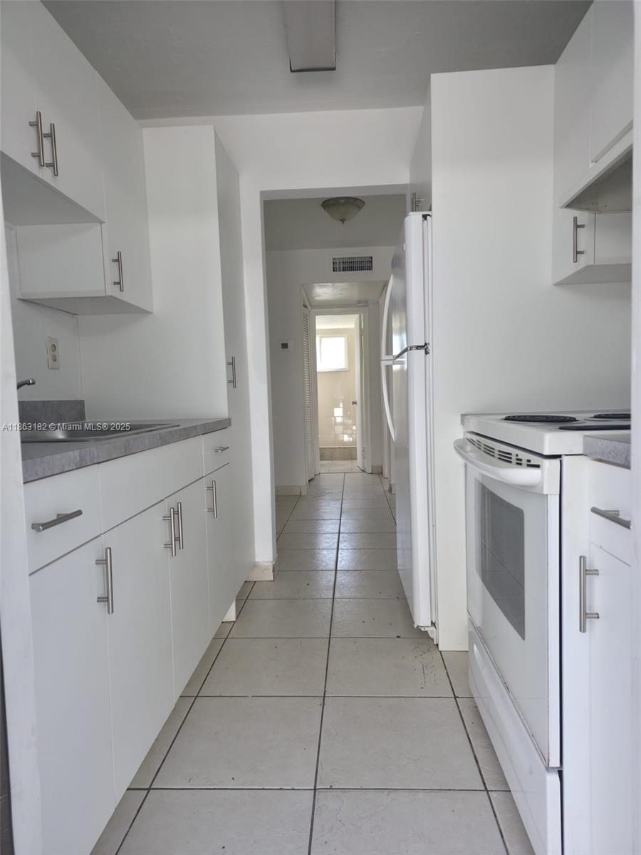 2040 NE 170th St # 2