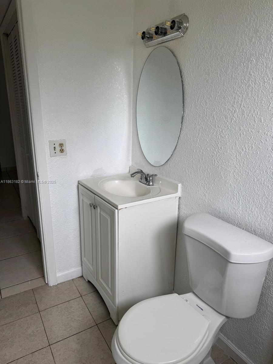 2040 NE 170th St # 2