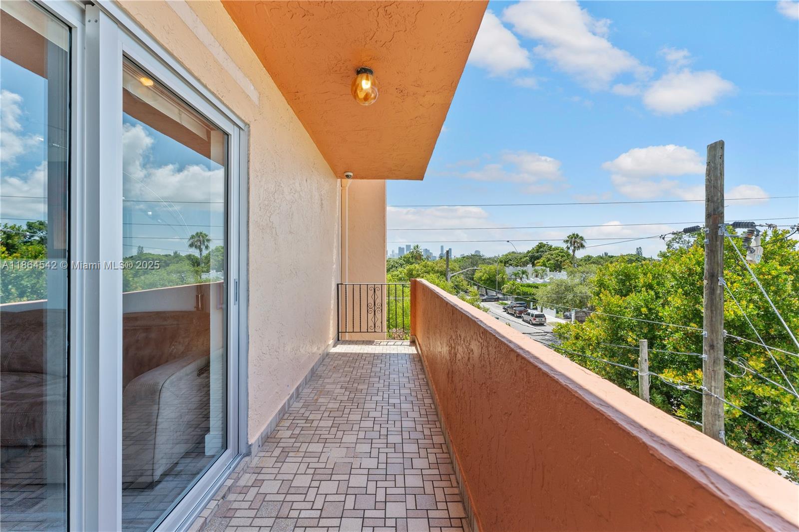 2401 SW 10th St # 401