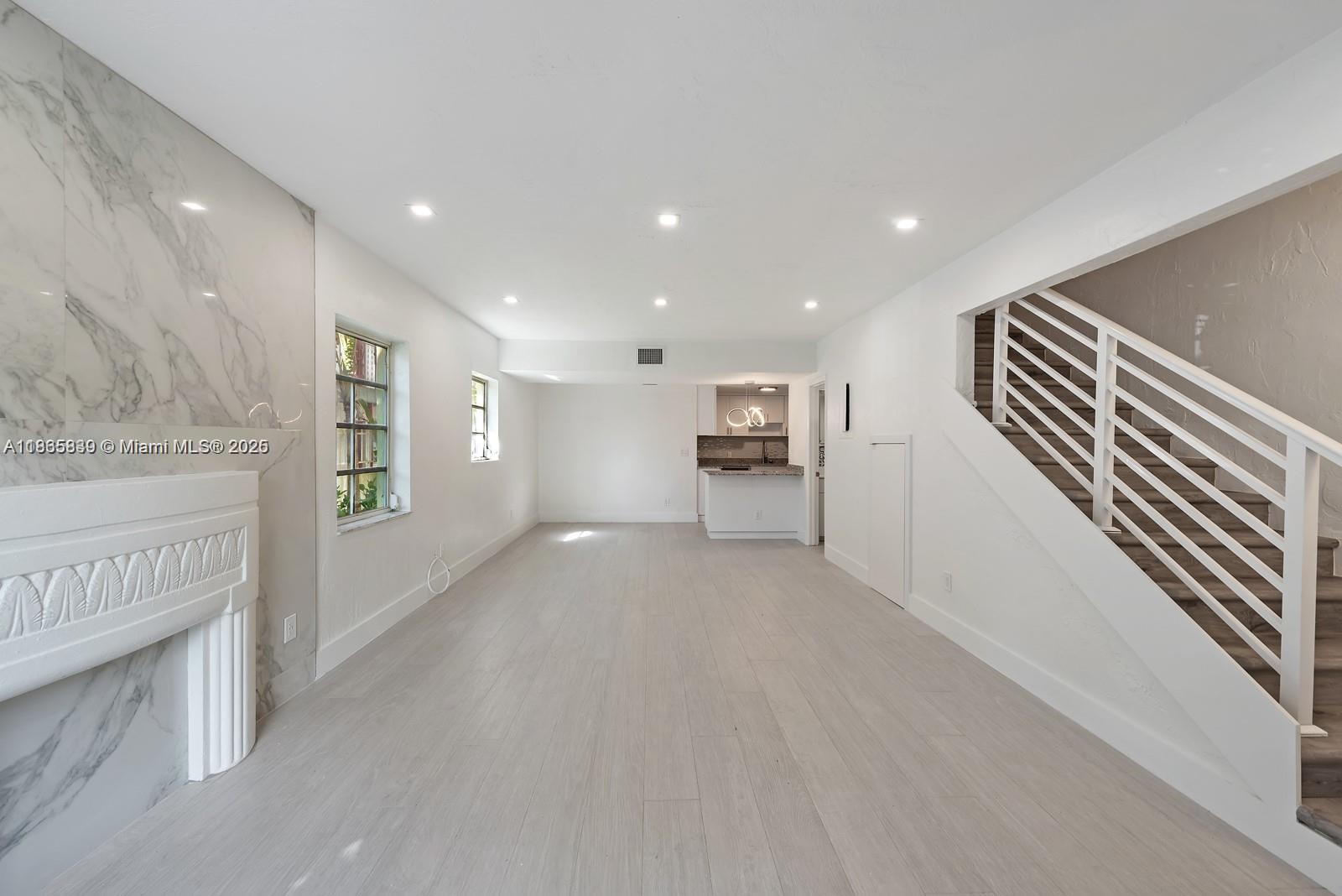 726 Jefferson Ave # 1