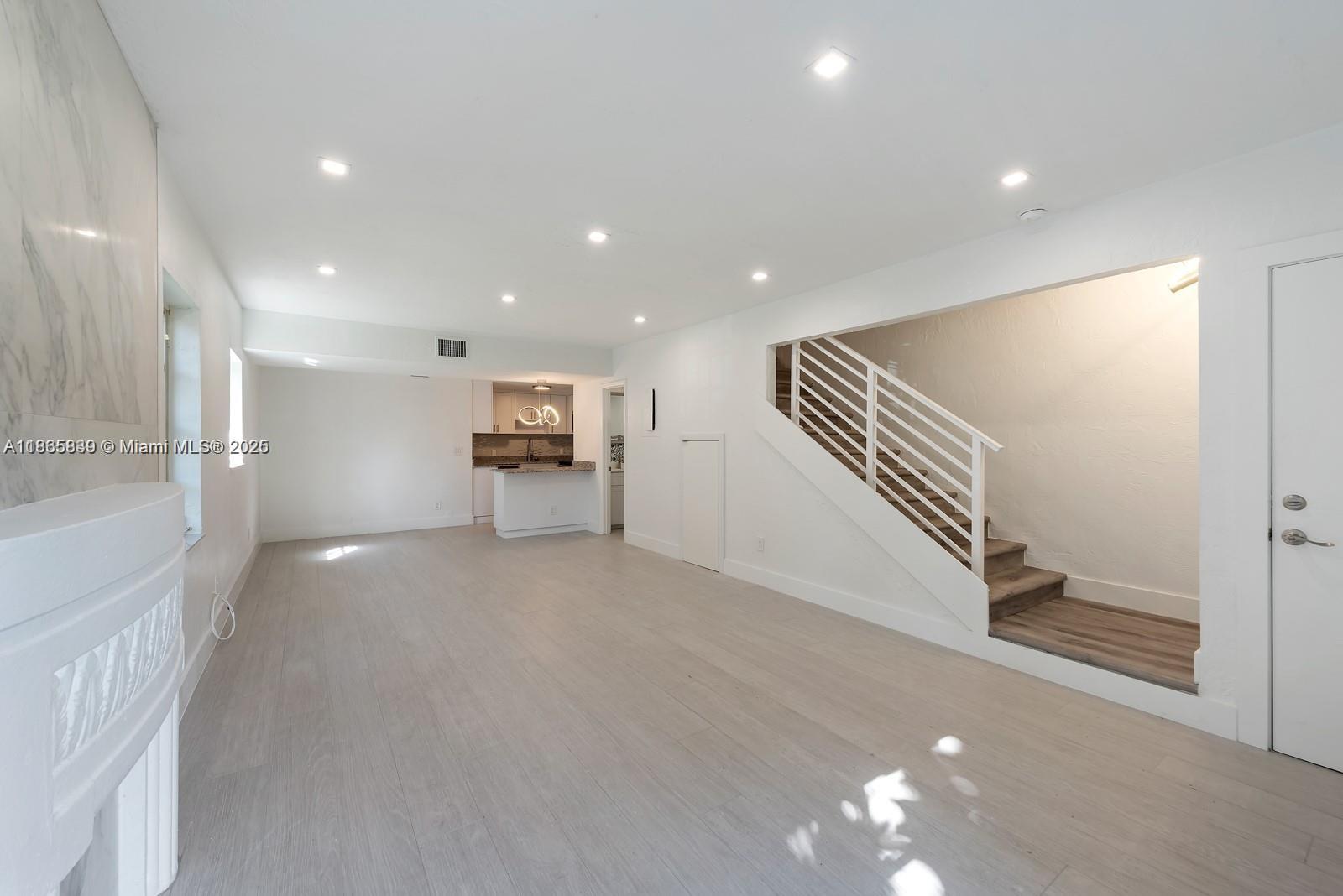 726 Jefferson Ave # 1