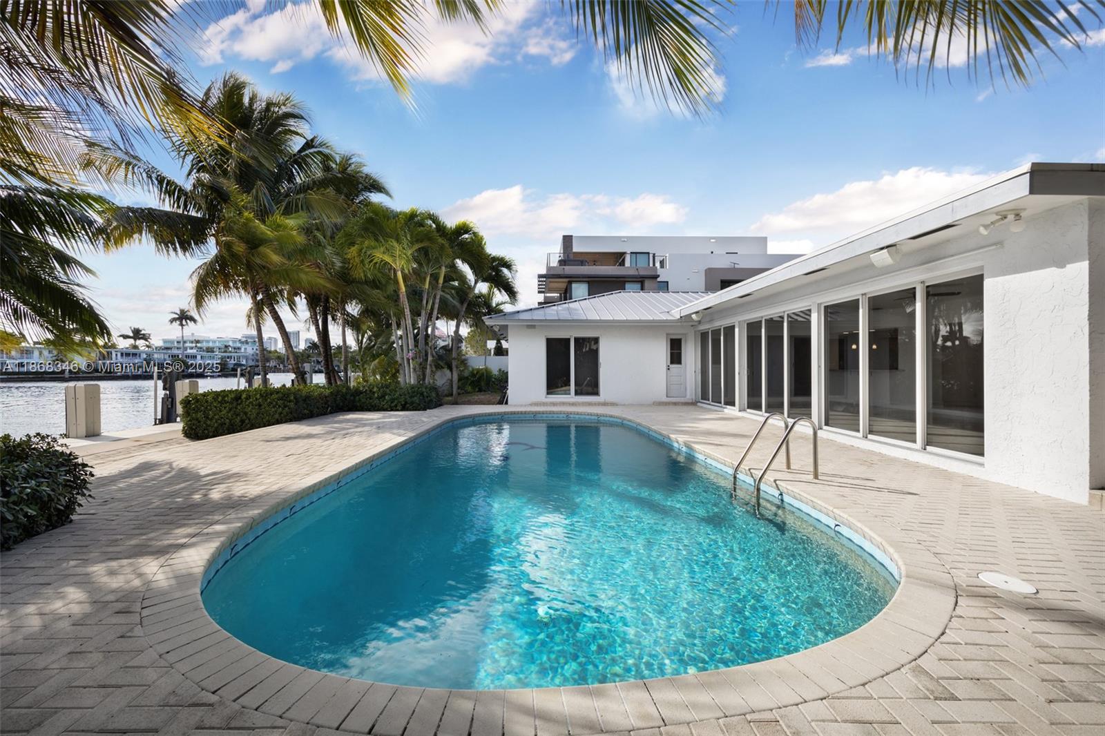 2000 Sunrise Key Blvd