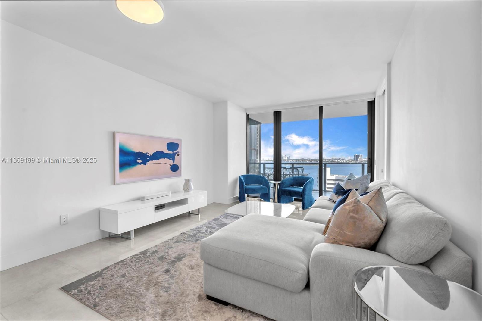 650 NE 32nd St # 1402