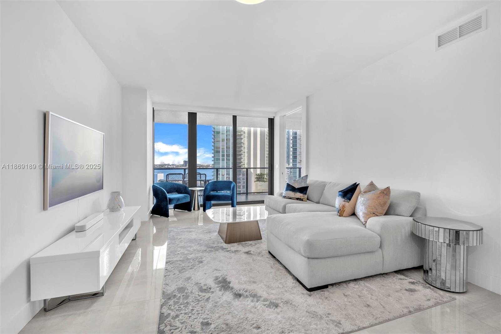 650 NE 32nd St # 1402