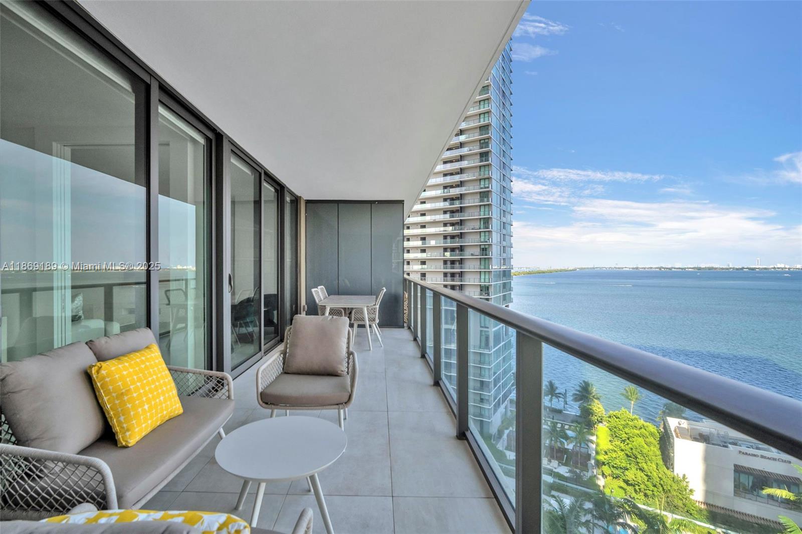 650 NE 32nd St # 1402