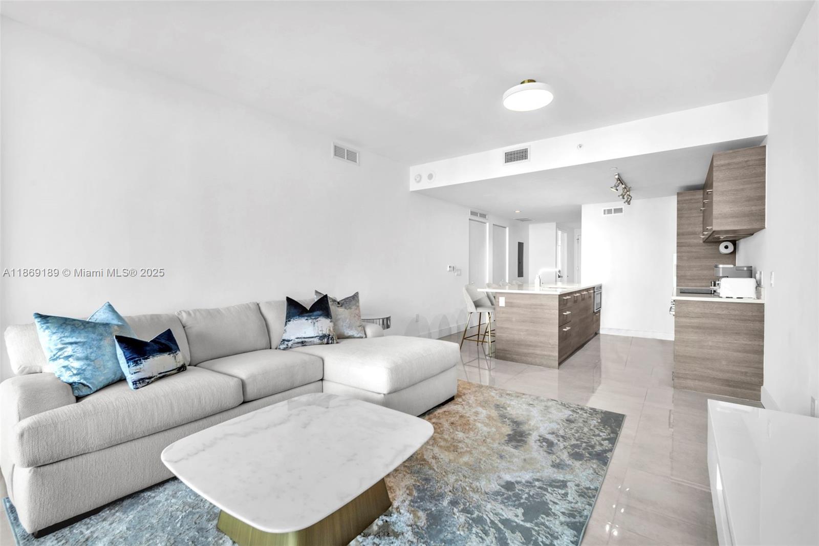 650 NE 32nd St # 1402