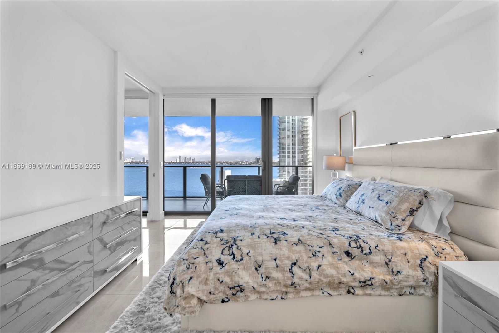 650 NE 32nd St # 1402