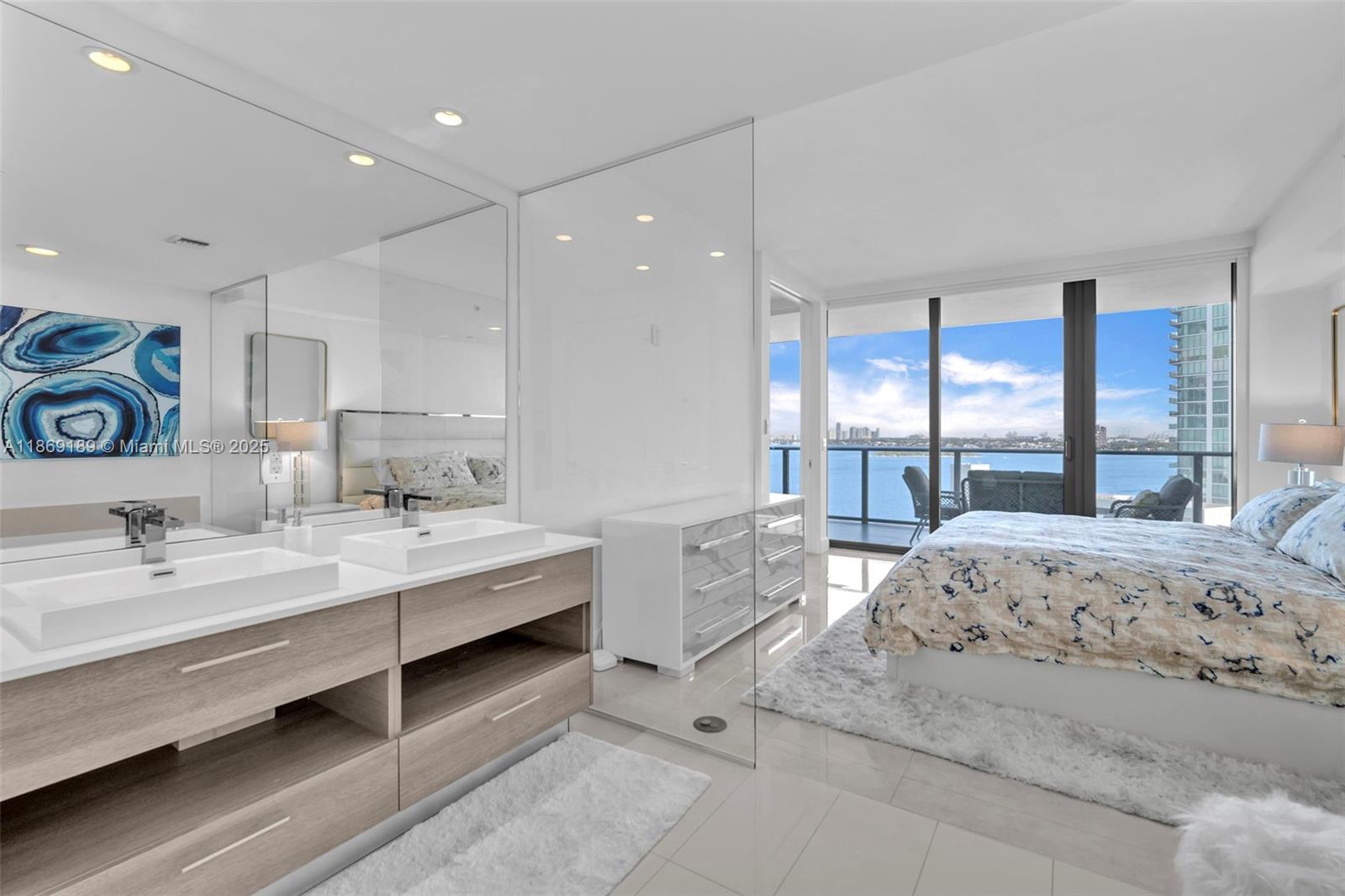 650 NE 32nd St # 1402