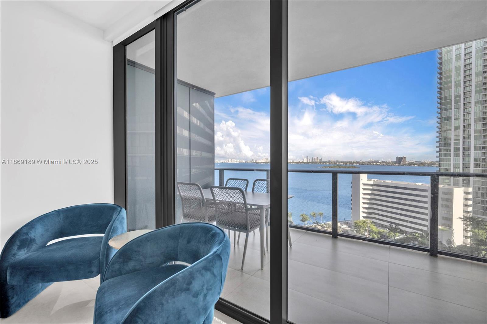 650 NE 32nd St # 1402