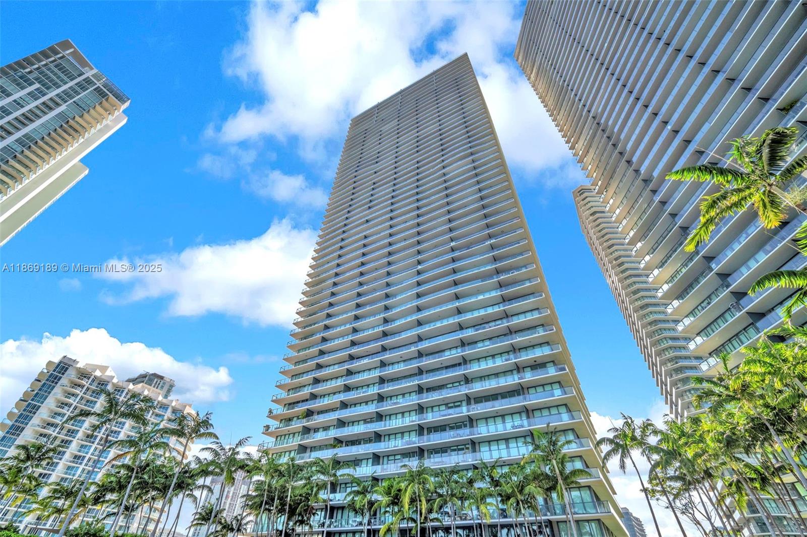 650 NE 32nd St # 1402