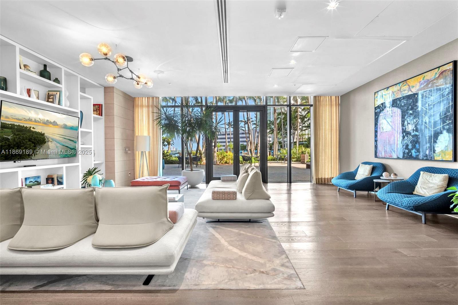 650 NE 32nd St # 1402