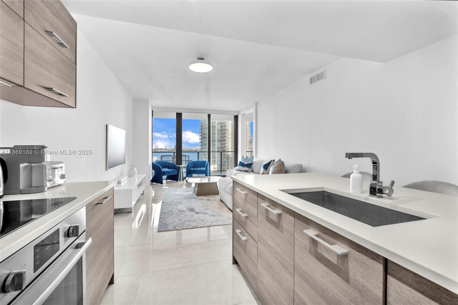 650 NE 32nd St # 1402