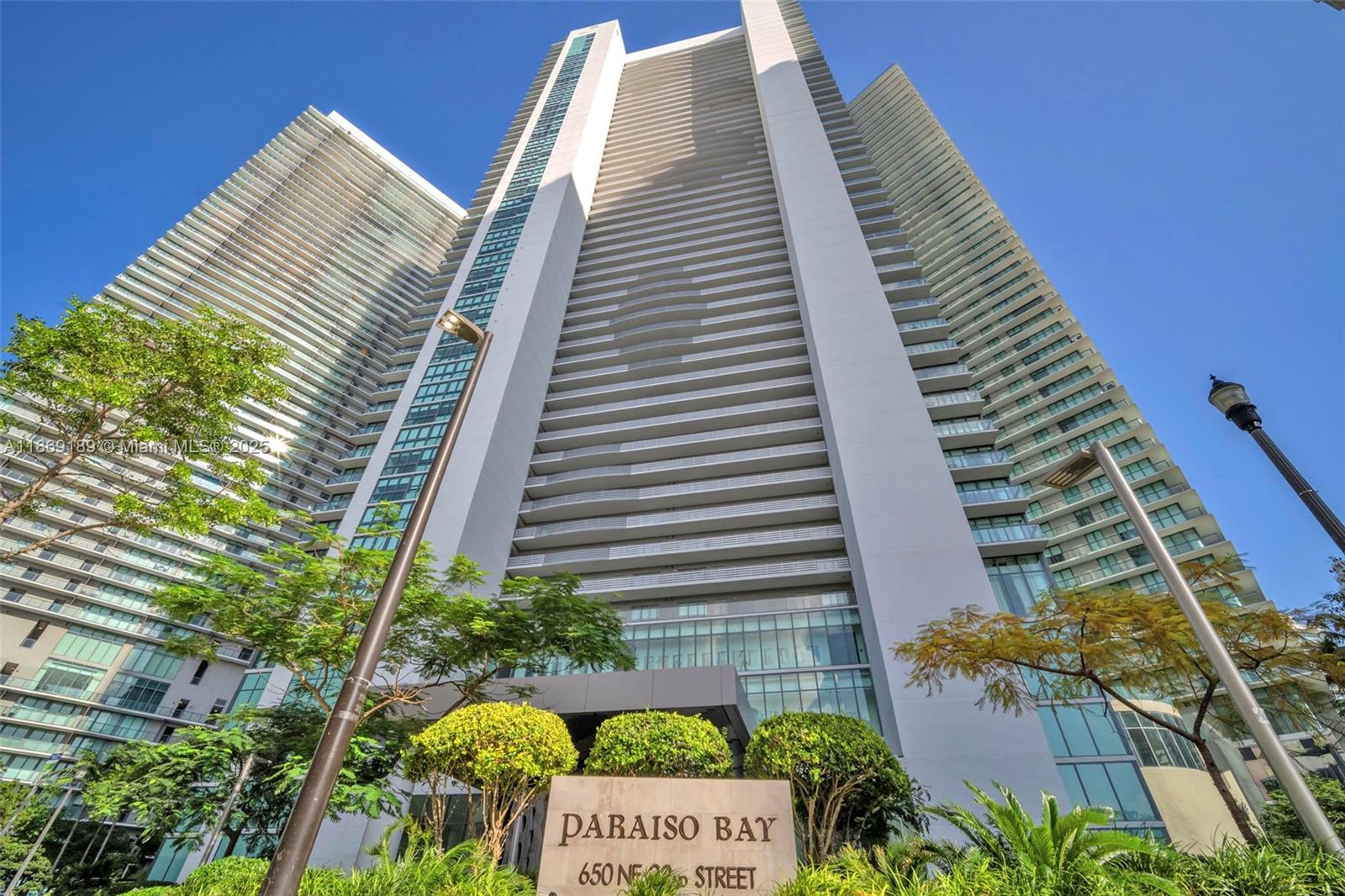 650 NE 32nd St # 1402