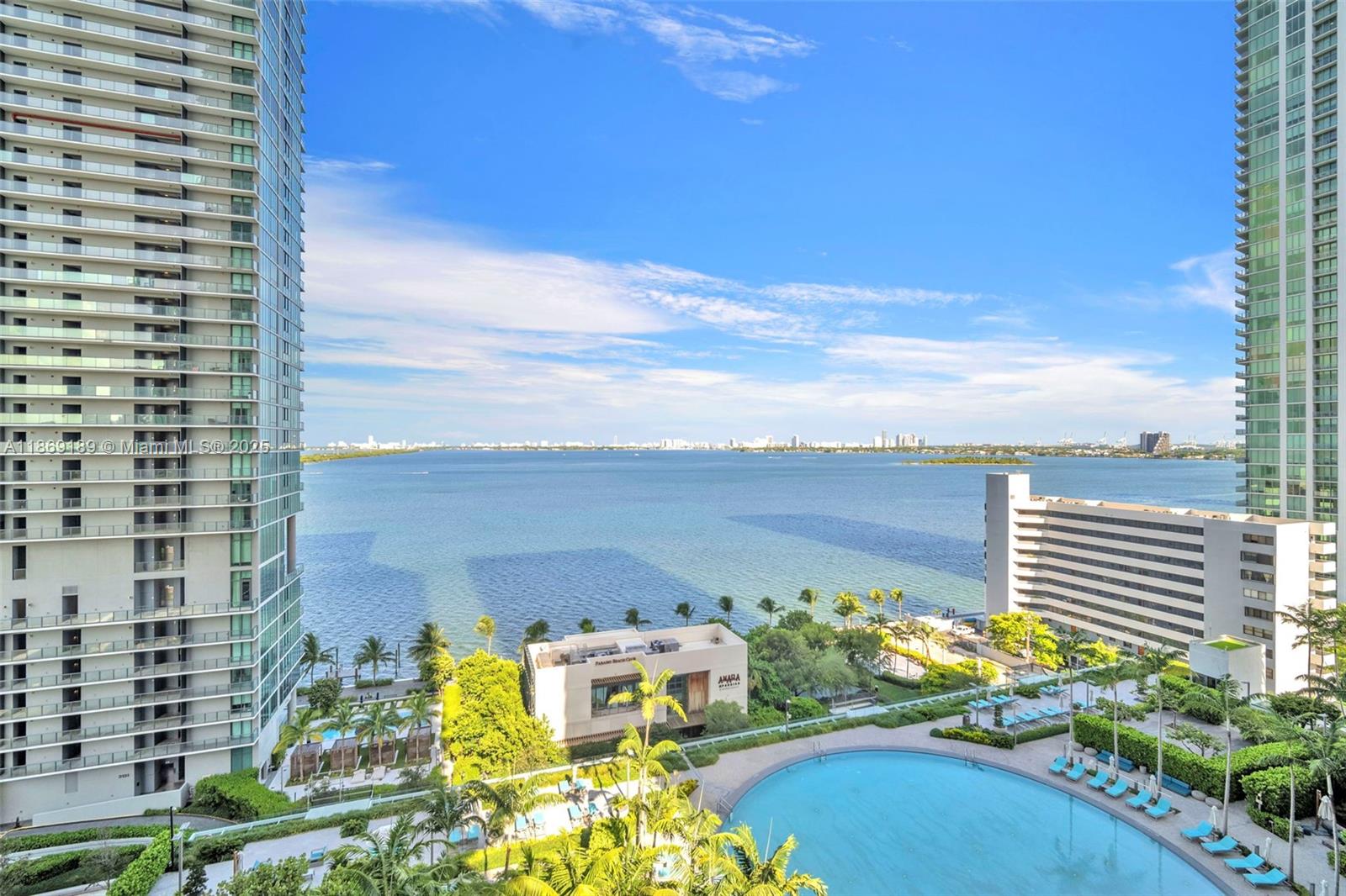 650 NE 32nd St # 1402